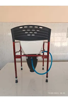 Taharet musluklu seyyar katlanabilir hasta yaşlı tuvalet sandalyesi klozetli wc li oturak