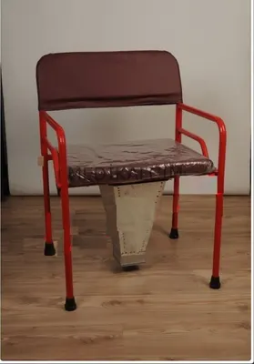 Klozetli katlanabilir tekerlekli sandalye