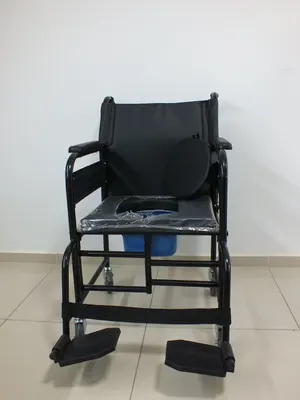 Seral Medikal Lazımlıklı Hasta Sandalyesi - 120 Kg Taşıma Kapasitesi