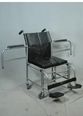 Klozetli katlanabilir tekerlekli sandalye