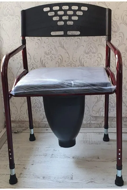 Klozetli katlanabilir tekerlekli sandalye